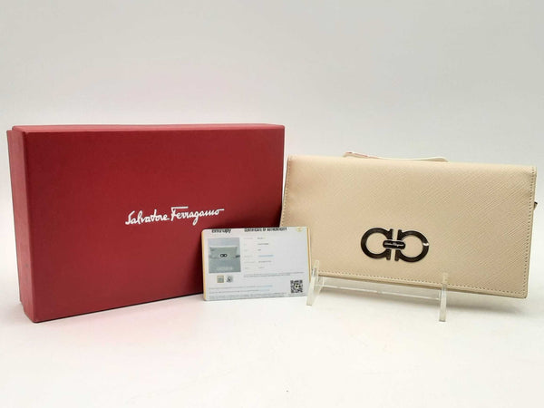 Salvatore Ferragamo Gancini Flap Wallet White Aa0425crsa