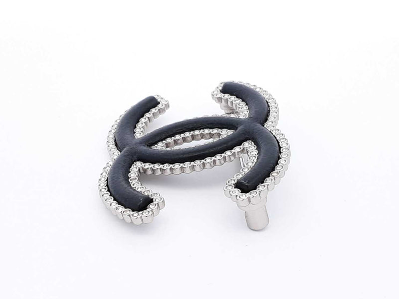 Chanel Cc Logo Silver-tone Brooch In Black Lambskin Leather & Strass Fw1125rzdu