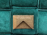 Bottega Veneta Padded Chain Cassette Bag In Emerald Green Suede Fw0926eordu