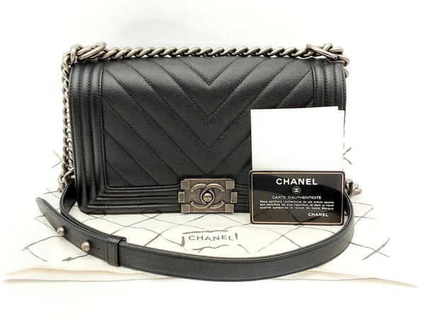 Chanel Boy Bag In Chevron V-stitch Black Caviar Leather Fw1224wxzx