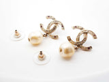 Chanel 2012 Crystal Strass & Faux Pearl Gold-tone Drop Stud Earrings Fw0826orxd7