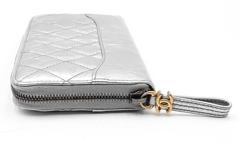 Chanel Gabrielle Metallic Silver Quilted Leather Zip Around Wallet Eb1224rxzdu