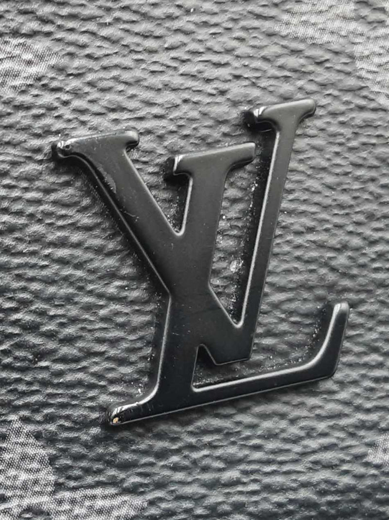 Louis Vuitton Monogram Eclipse District Mm Messenger Bag Fw0525exzdu