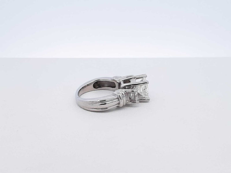 2.05 Cttw Diamond & Platinum Three-stone Ring 11.3 Grams Size 7 Fw0825lsxzdu