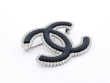 Chanel Cc Logo Silver-tone Brooch In Black Lambskin Leather & Strass Fw1125rzdu