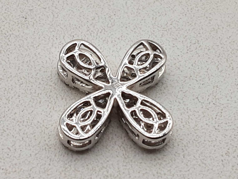 Approx 0.6 Ctw Diamonds 18k White Gold 1.8g Clover Pendant Do0623cxzde