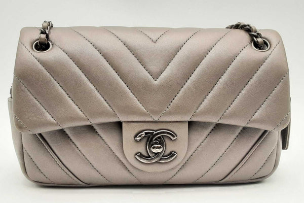 Chanel Quilted Chevron Gray Leather Rectangular Shoulder Bag Eb0425opxzsa