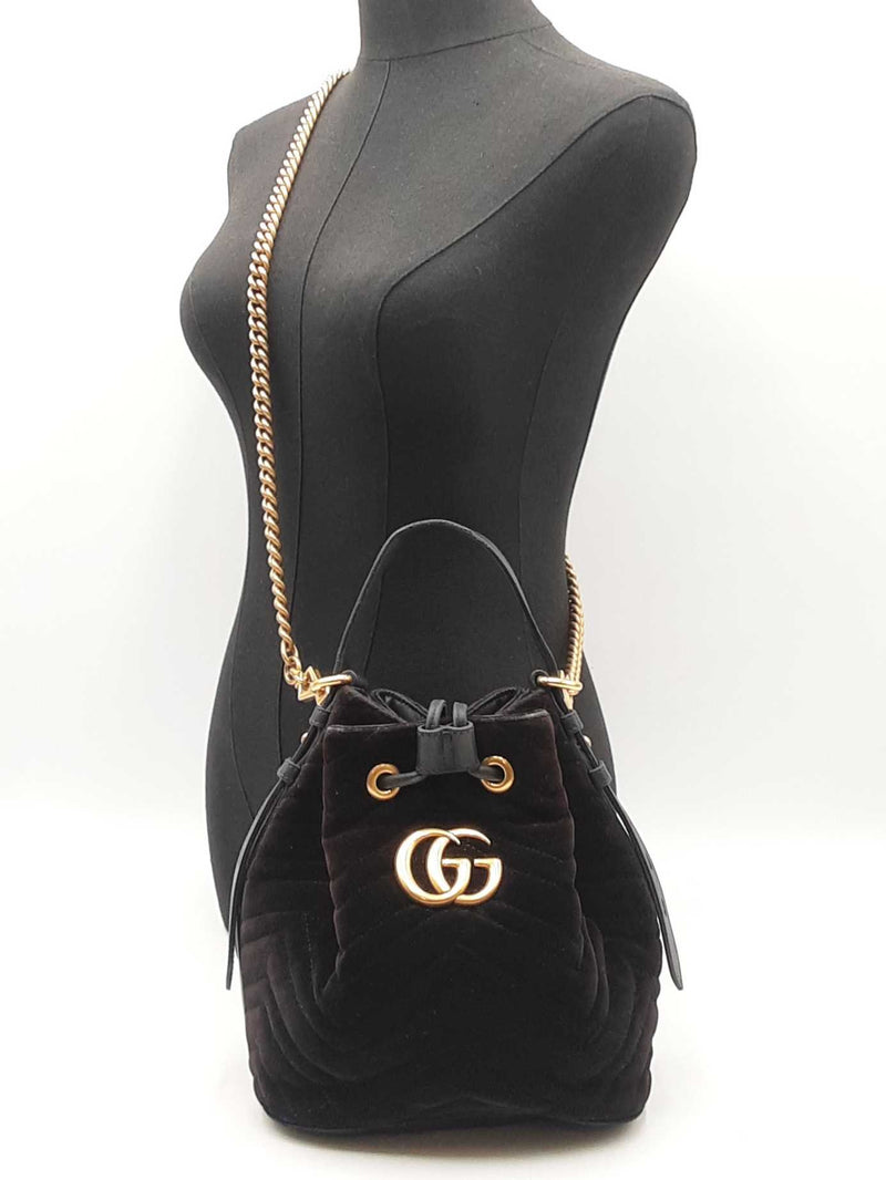 Gucci Marmont Bucket Bag In Matelassé Black Velvet Fw0825lrxdu