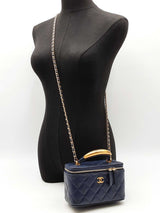 Chanel Small Top Handle Vanity In Navy Blue Matelassé Lambskin Fw1025orxzdu