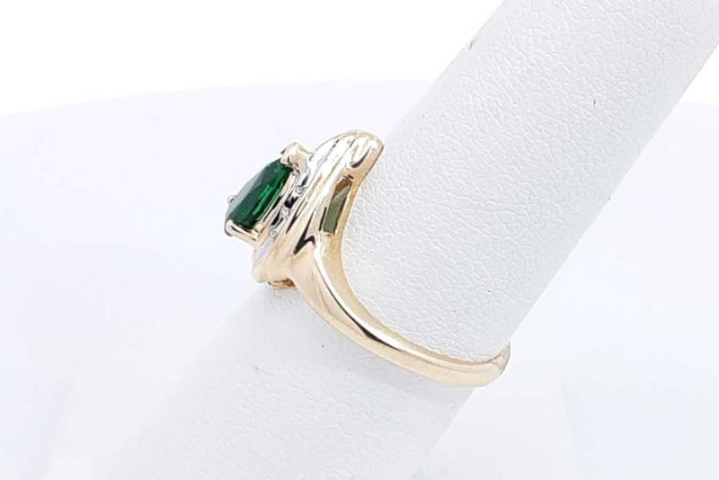 Green Gemstone & Diamond Ring In 10k Yellow Gold 3 Grams Size 7.25 Eb0924ixsa