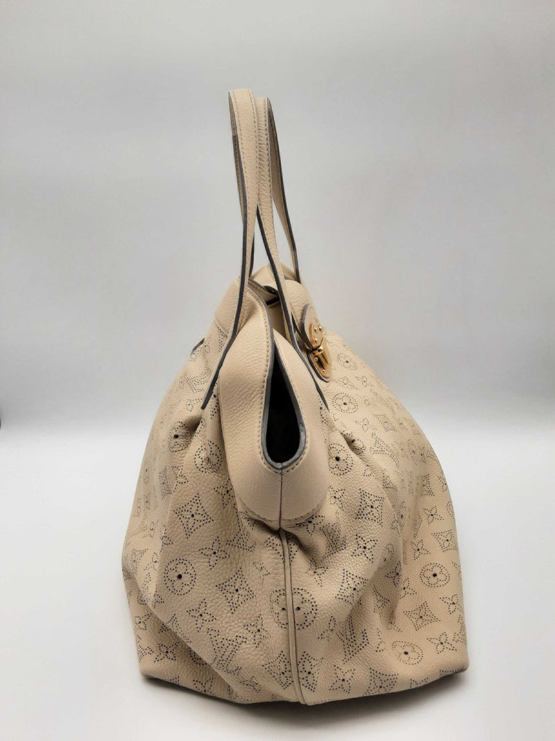 Louis Vuitton Mahina Cirrus Beige Monogram Perforated Leather Tote Do0524rxzde