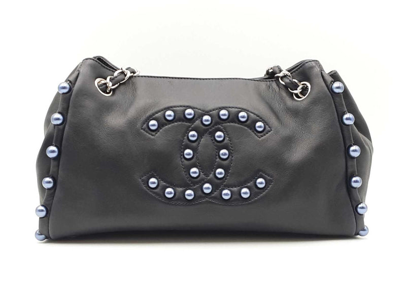 Chanel Pearl Obsession Tote Bag In Black Lambskin Fw0925lezxdu