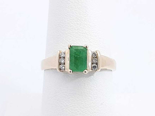 Green Gemstone & Diamond Ring In 14k Yellow Gold 2.8 Grams Size 7 Eb1024lxzsa