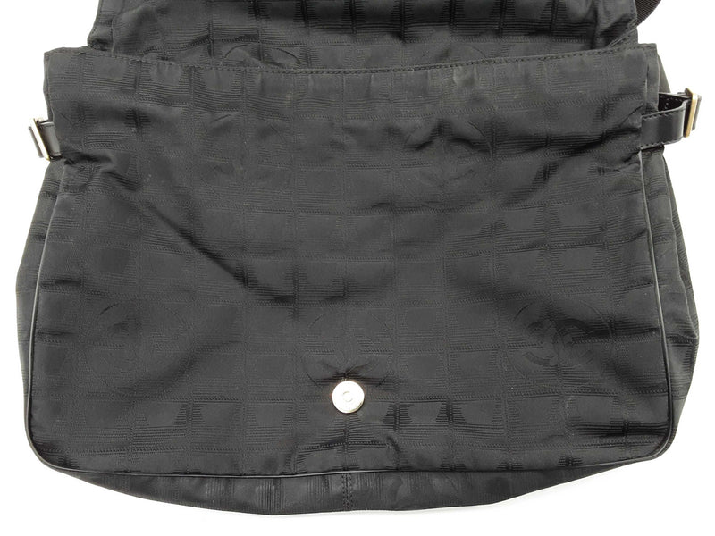Chanel Travel Line Black Cc Logo Nylon Messenger Bag Do825oxzde