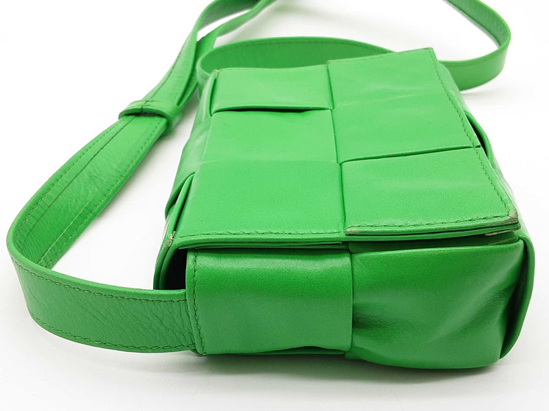 Bottega Veneta Candy Cassette Green Leather Crossbody Bag Do0425pxzde