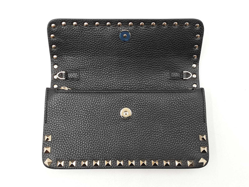 Valentino Garavani Rockstud Flap Wallet With Chain In Black Leather Fw0925pzxdu