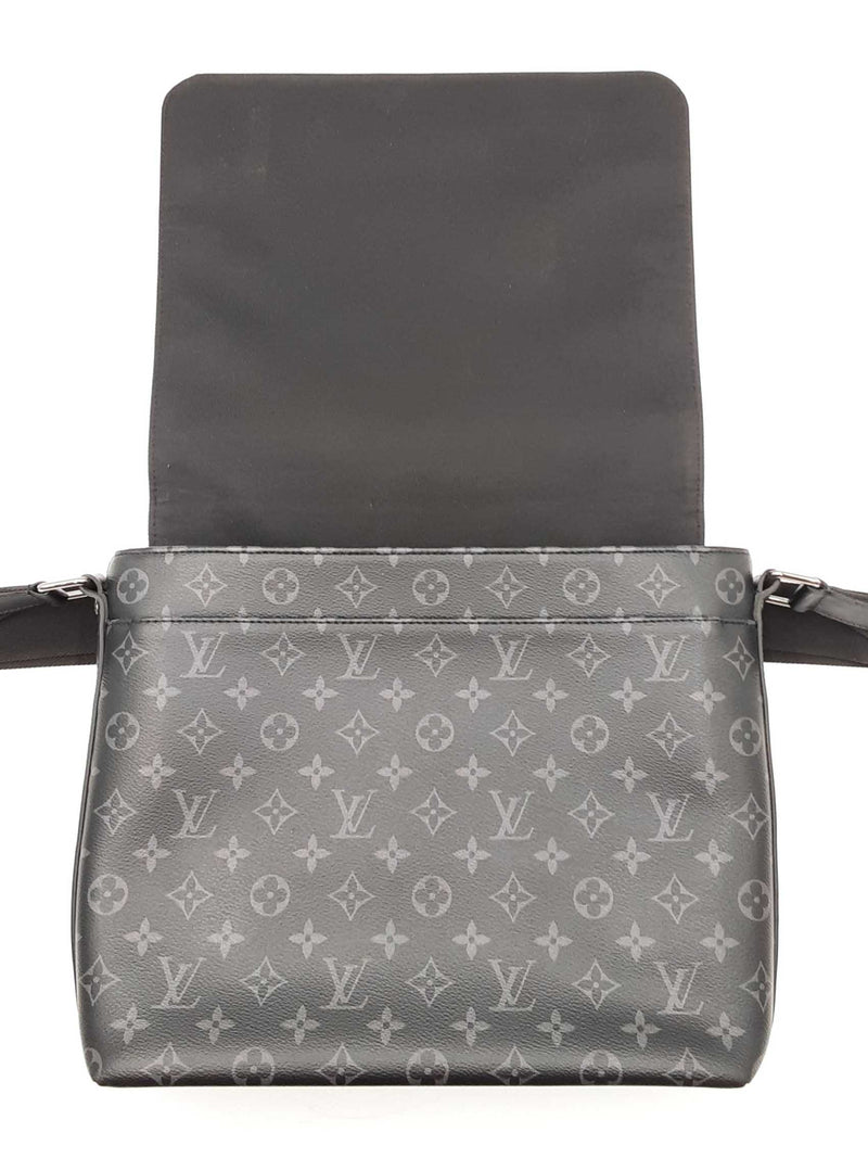 Louis Vuitton Monogram Eclipse District Mm Messenger Bag Fw0525exzdu