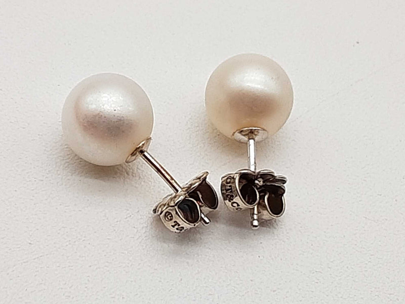 Tiffany & Co. White Pearls 0.925 Sterling Silver Stud Earrings Do1125lrxde
