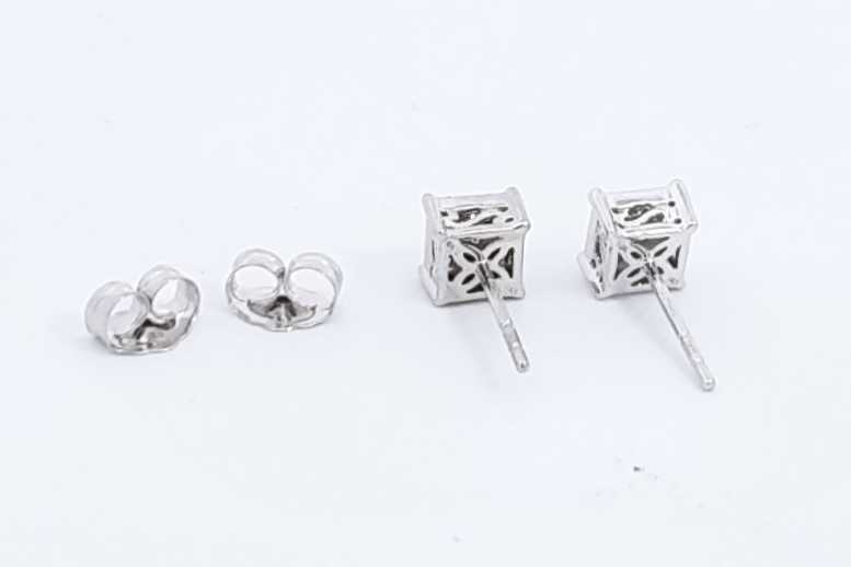 Approx. 0.36ctw Diamond Stud Earrings In 14k White Gold 1.2 Grams Eb1224crdu