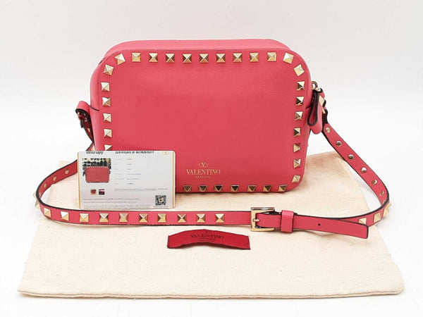 Valentino Rockstud Camera Crossbody Bag In Fuschia Leather Fw0625ozxdu
