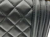 Chanel Boy Black Quilted Lambskin Leather Crossbody Bag Do1124orxzde