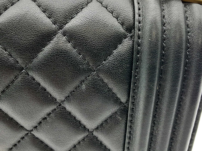 Chanel Boy Black Quilted Lambskin Leather Crossbody Bag Do1124orxzde