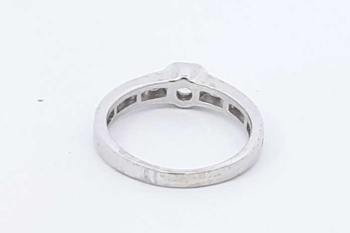 0.81ctw Diamond Ring In 14k White Gold 3 Grams Size 6 Eb1125orxdu