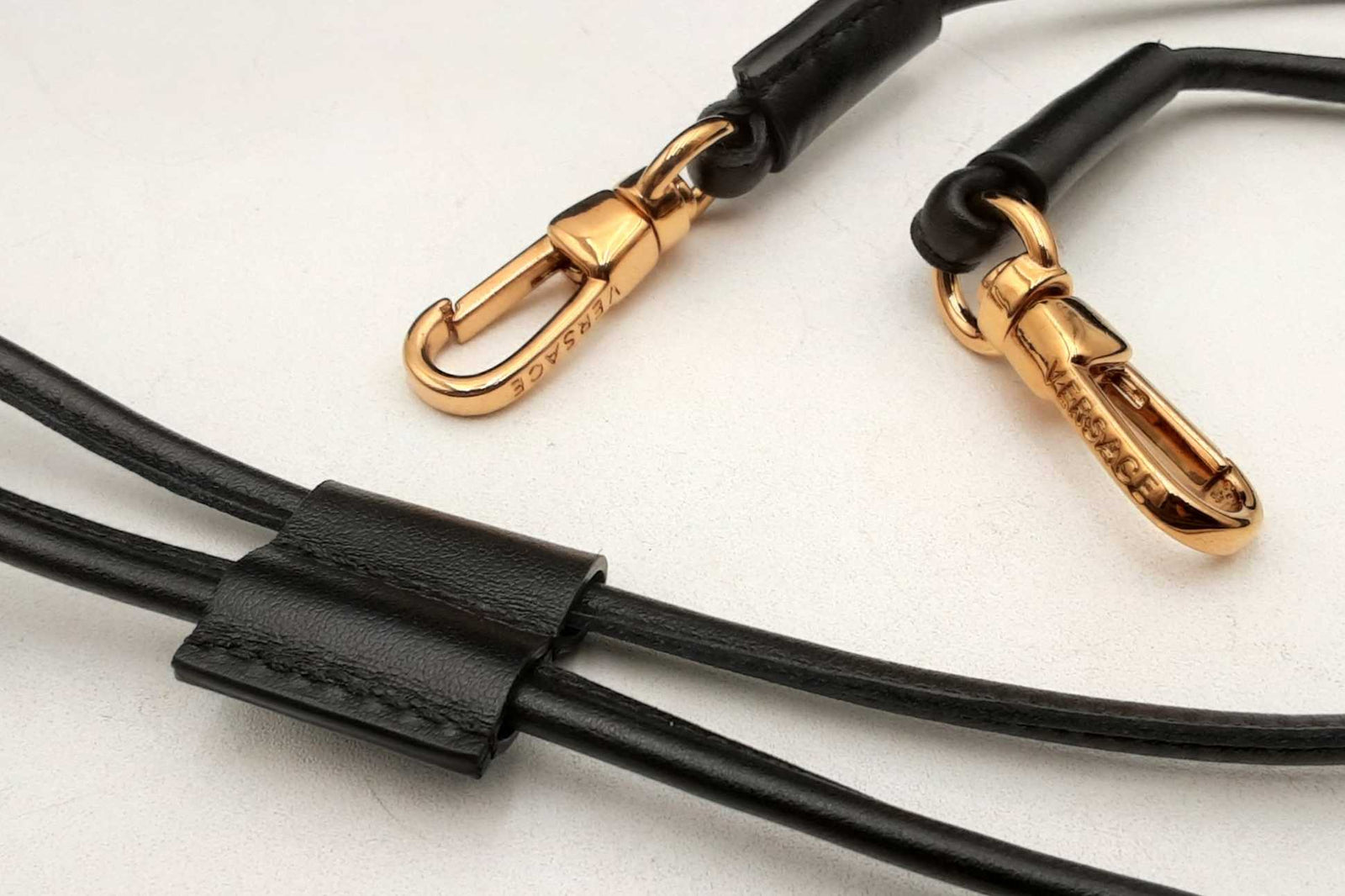 VERSACE ヴェルサーチ airpods pro メデューサ Versace Medusa Head Airpod Pro Case In Black Eb0125lxzsa