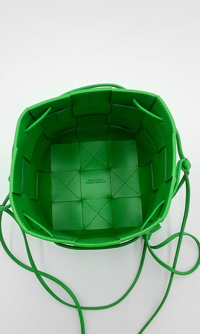 Bottega Veneta Cassette Intreccio Green Leather Bucket Bag Eb0223lrxdu