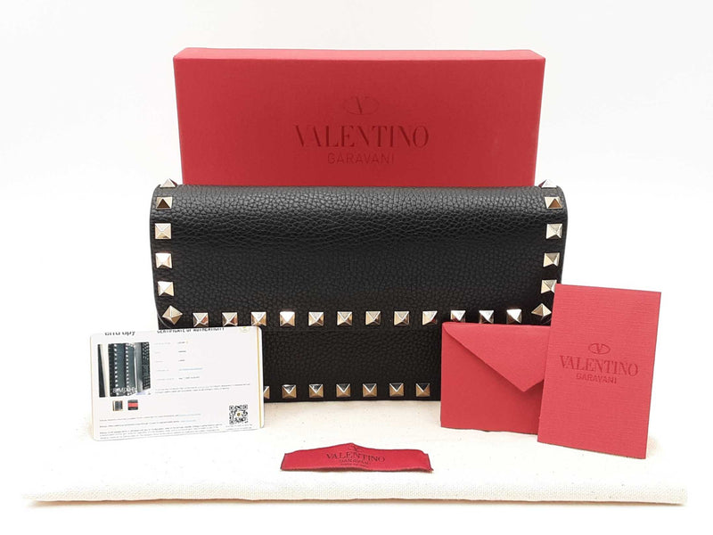 Valentino Garavani Rockstud Flap Wallet With Chain In Black Leather Fw0925pzxdu