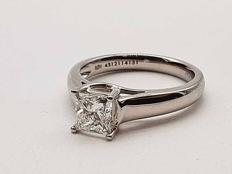 1.01 Carats Square Modified Diamond 0.95 Platinum 6.3g Ring Size 7 Do0425