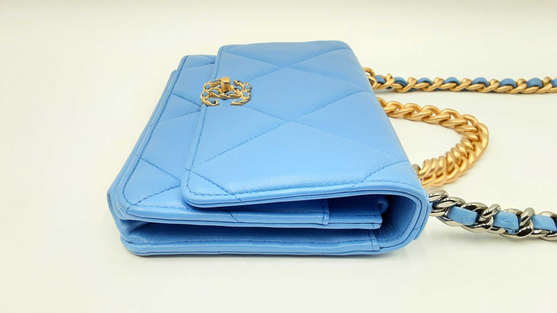 Chanel 19 Blue Quilted Lambskin Wallet On Chain Fw1124lcrxdu