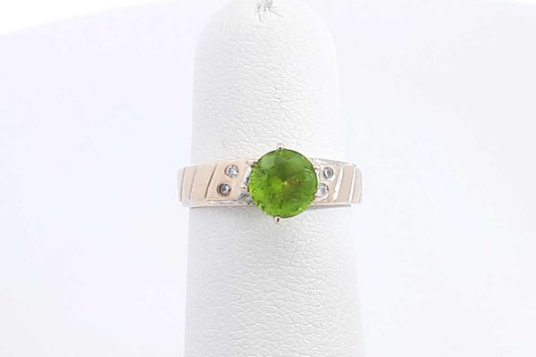 Green Gemstone & Cubic Zirconia Ring 14k Yellow Gold 2.6 Grams Size 4 Eb1124crsa