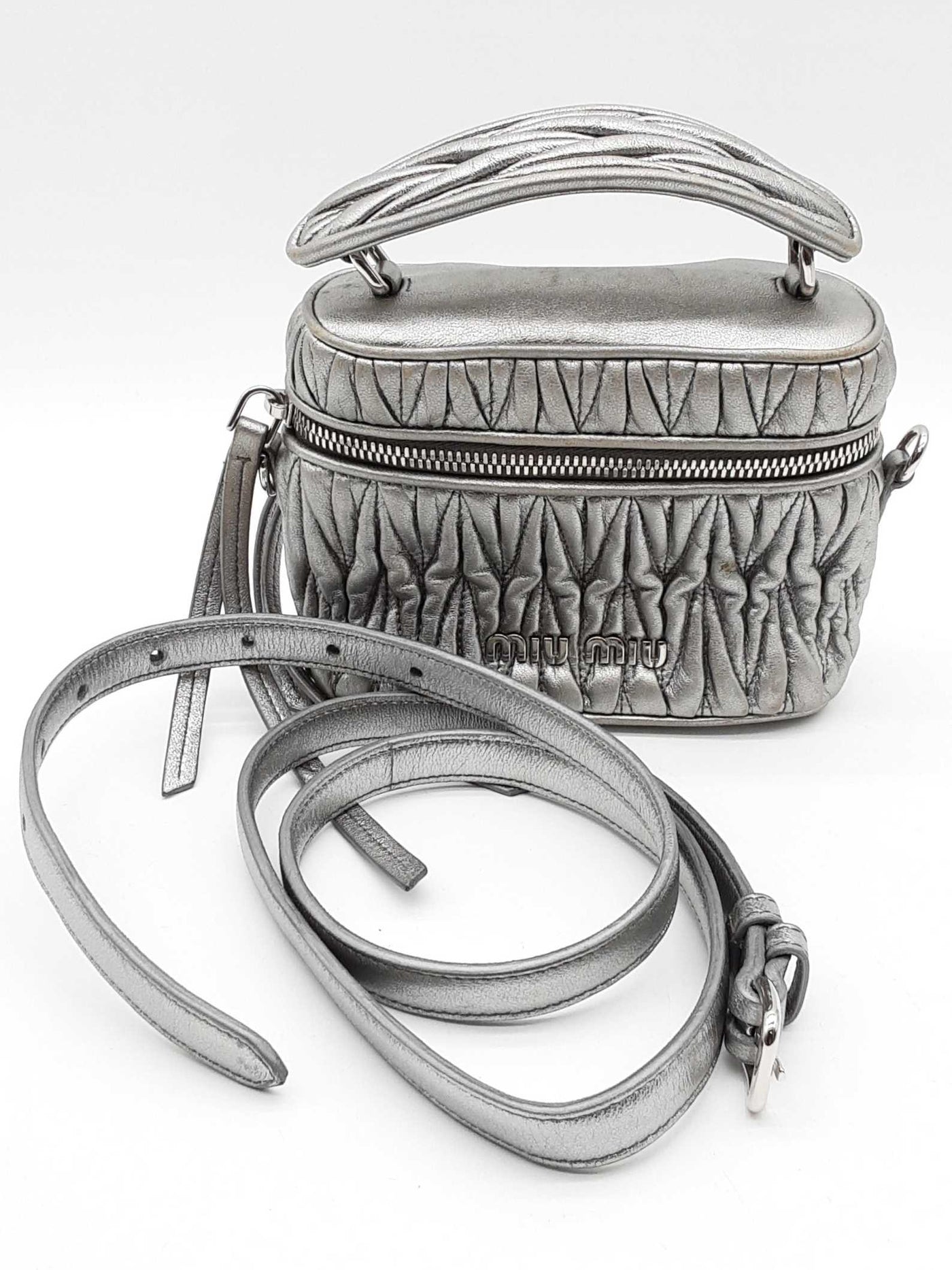miu miu シルバー　ミニバッグ Miu Miu Metalic Silver Leather Micro Crossbody Bag Eb0126cxzde
