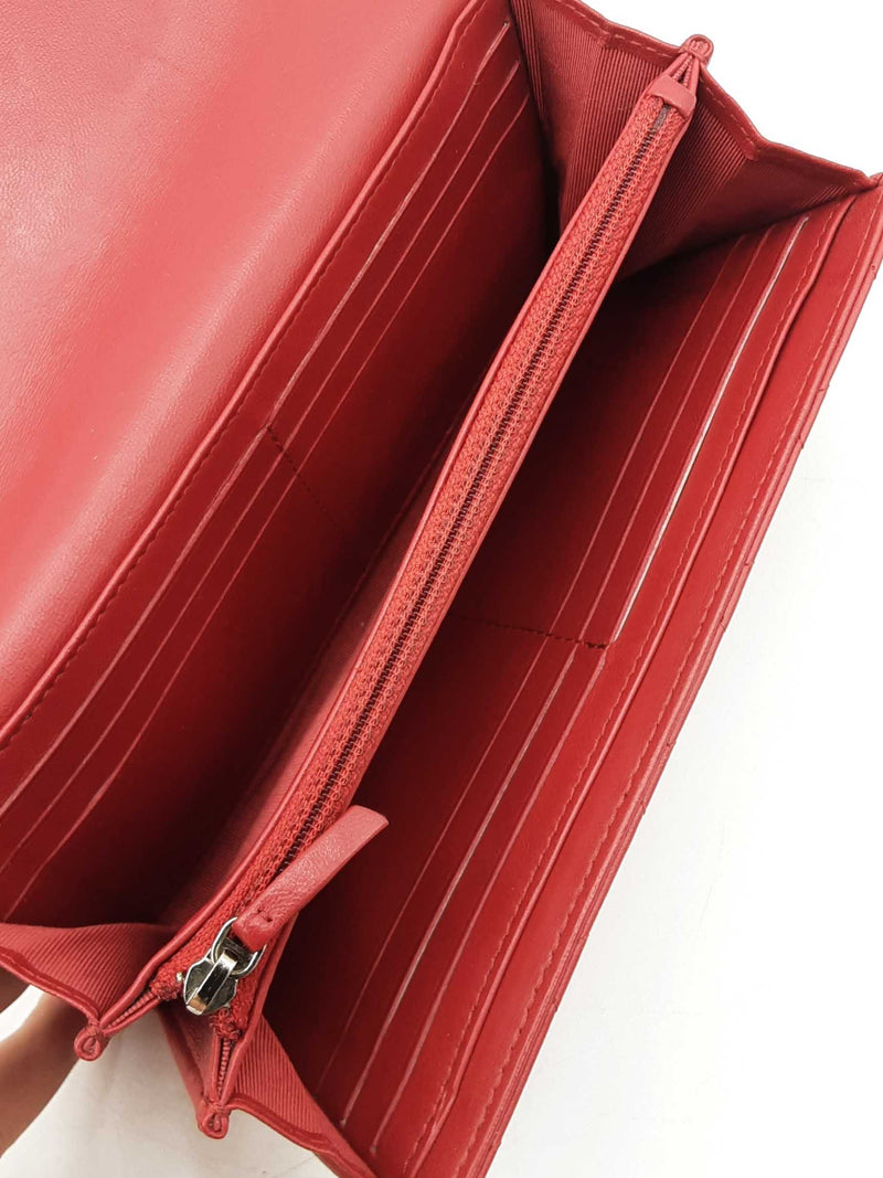 Chanel Continental Wallet In Red Diamond-quilted Leather Fw0425orzdu
