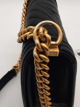 Chanel Black Chevron Quilted Caviar Leather Boy Bag Eb1225orxzde