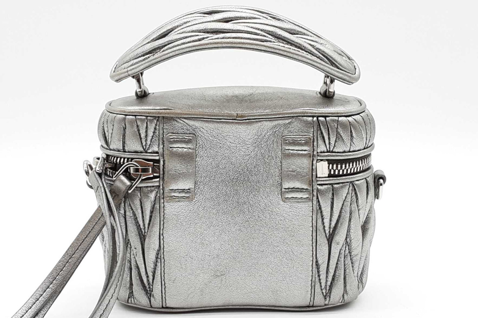 Miu Miu Metalic Silver Leather Micro Crossbody Bag Eb0126cxzde