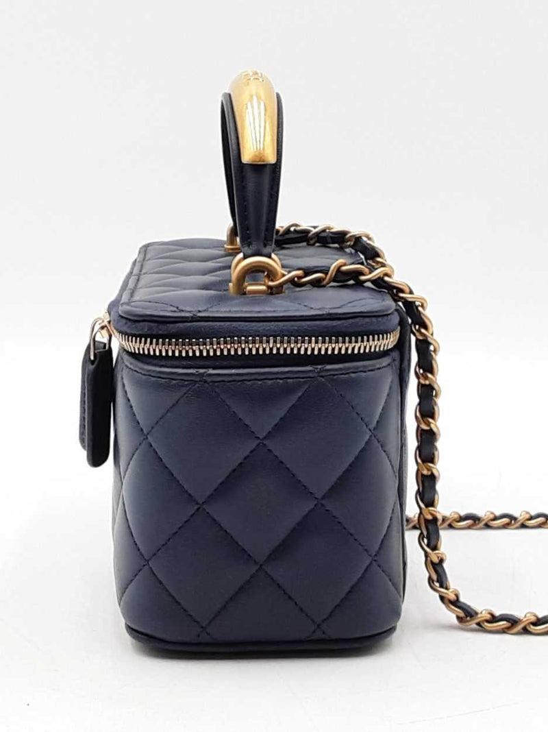 Chanel Small Top Handle Vanity In Navy Blue Matelassé Lambskin Fw1025orxzdu