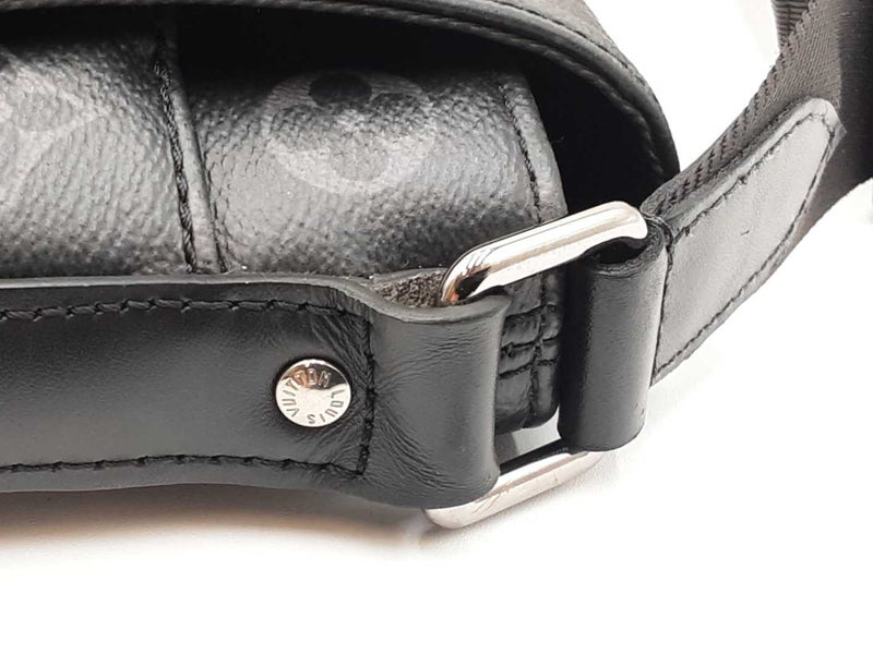 Louis Vuitton Monogram Eclipse District Mm Messenger Bag Fw0525exzdu