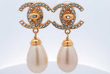 Chanel Cc Crystal Gold Tone Turnlock & Faux Pearl Clip On Earrings Eb1225irxdu