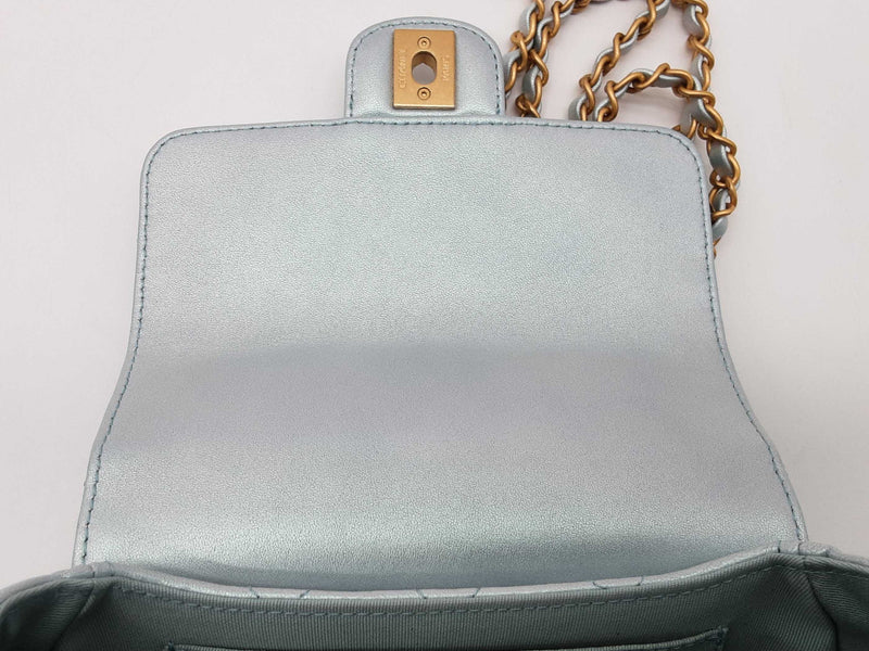Chanel 24c Coco Light Blue Iridescent Quilted Leather Crossbody Bag Do0925pxzxde