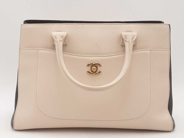 Chanel Neo Executive Tote White Handbag Aa0325pxzsa
