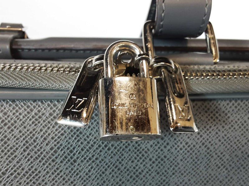 Louis Vuitton Pegasse 55 Taiga Glacier Rolling Luggage Sd0925crzde