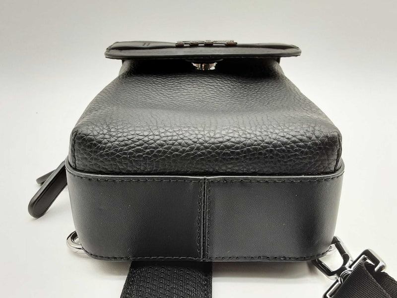 Michael Kors Black Pebbled Leather Sling Pack Do1024ixde