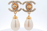 Chanel Cc Crystal Gold Tone Turnlock & Faux Pearl Clip On Earrings Eb1225irxdu