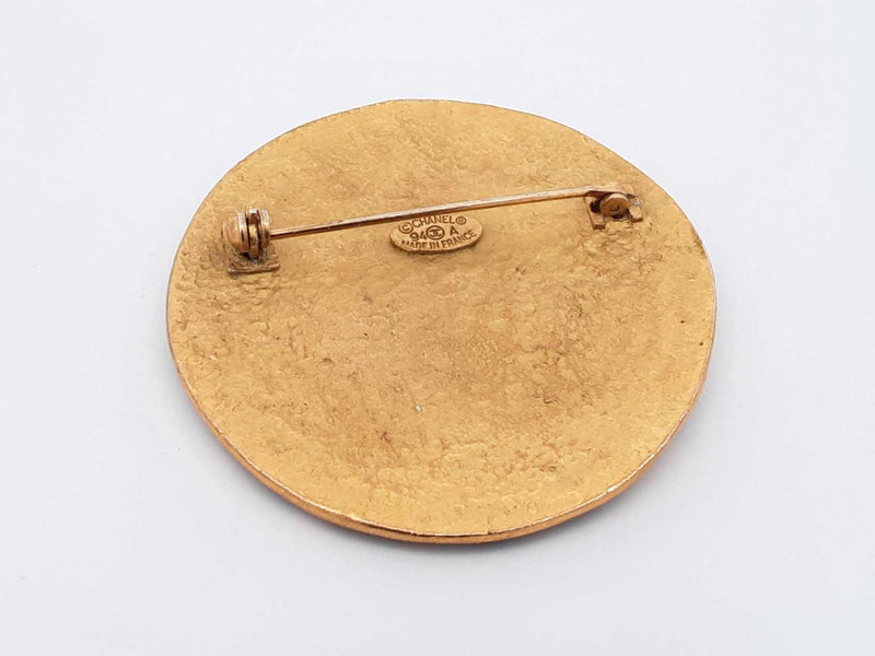 Chanel Cc Logo Gold-tone Hammered Finish Brooch Fw1025lrzdu