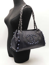 Chanel Pearl Obsession Tote Bag In Black Lambskin Fw0925lezxdu