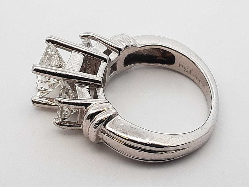 2.05 Cttw Diamond & Platinum Three-stone Ring 11.3 Grams Size 7 Fw0825lsxzdu