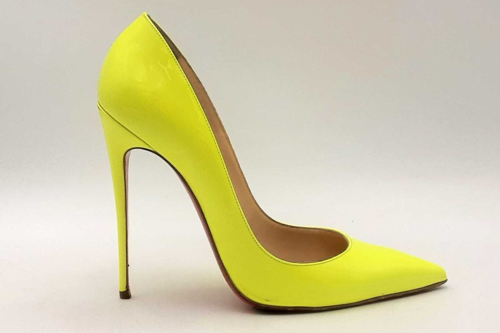 Christian Louboutin ネオンイエロー ハイヒール Christian Louboutin So Kate Neon Yellow Patent Leather Pumps Sz