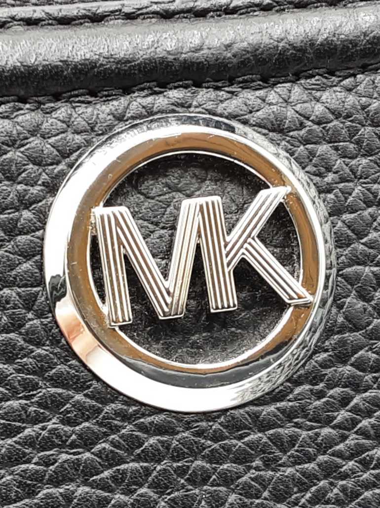 Michael Kors Fulton Smartphone Wristlet In Black Pebbled Leather Fw1125oxdu